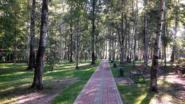 Жилой комплекс в городе Лобня по улице Кольцевая близ пруда и сквера