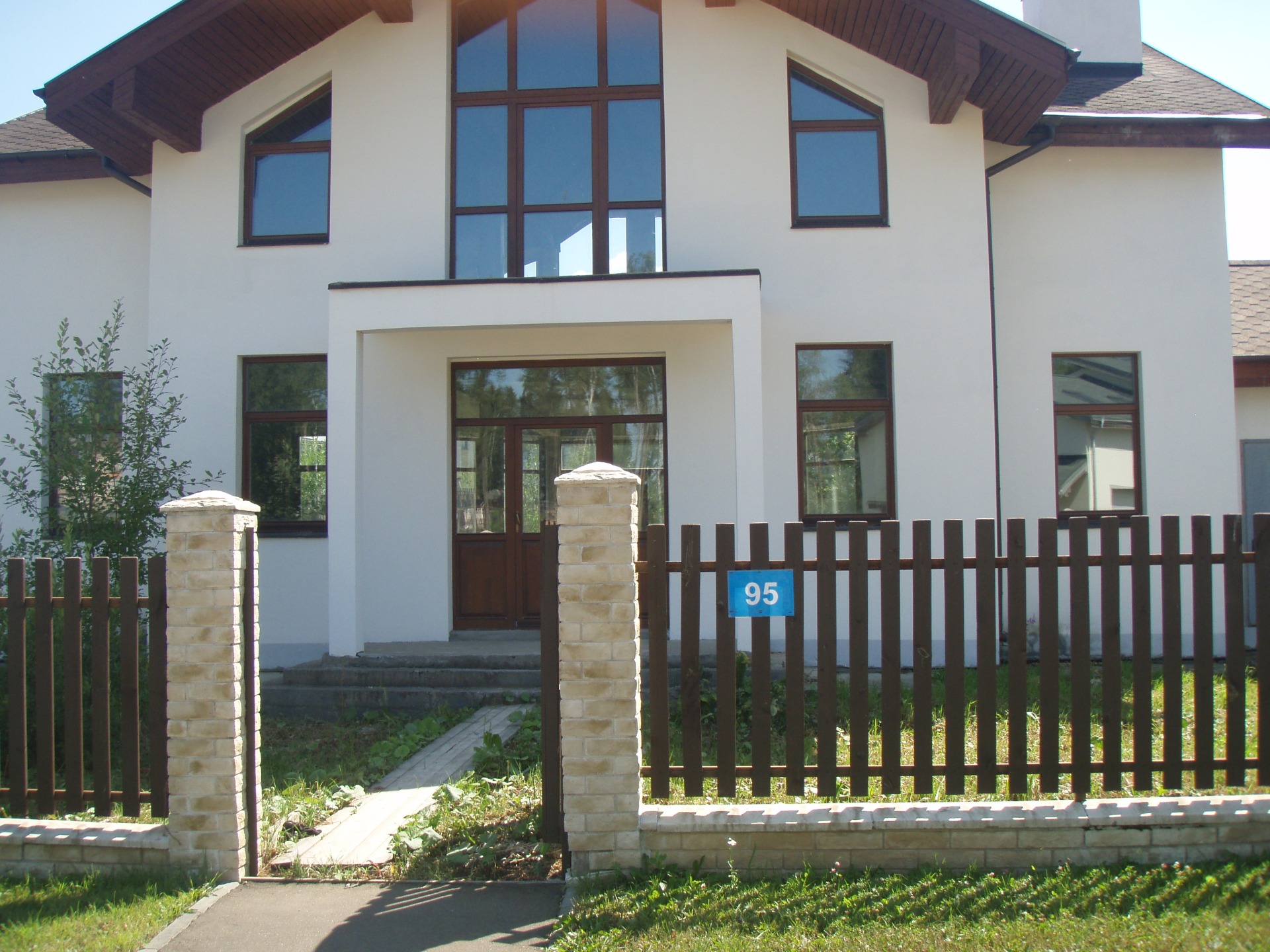 Уважаемые посетители данного сайта, это не «замануха», объект был в реализации нашей компании, если Вы хотите приобрести аналогичный лот, или у Вас есть потребность в реализации объекта, в Вашей собственности в данной локации или ближайших районах, пожалуйста обращайтесь, комиссия (вознаграждение) нашего экспертного бюро составит от 1 до 5 % от стоимости объекта на день подписания договора купли-продажи недвижимости. Уважаемый посетитель данного сайта, если Вы дошли до минуты, когда смотрите этот текст, вероятно у Вас есть интерес к данному жилому комплексу, а по сему, пожалуйста сделайте звонок по номеру телефона 89154654323, чтобы узнать подробности и если пожелаете реализовать свою недвижимость.