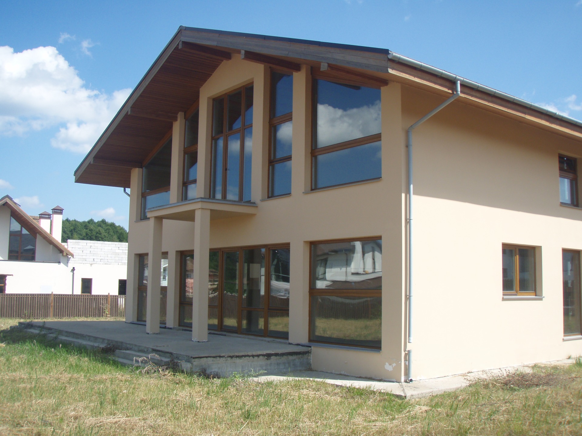 Уважаемые посетители данного сайта, это не «замануха», объект был в реализации нашей компании, если Вы хотите приобрести аналогичный лот, или у Вас есть потребность в реализации объекта, в Вашей собственности в данной локации или ближайших районах, пожалуйста обращайтесь, комиссия (вознаграждение) нашего экспертного бюро составит от 1 до 5 % от стоимости объекта на день подписания договора купли-продажи недвижимости. Уважаемый посетитель данного сайта, если Вы дошли до минуты, когда смотрите этот текст, вероятно у Вас есть интерес к данному жилому комплексу, а по сему, пожалуйста сделайте звонок по номеру телефона 89154654323, чтобы узнать подробности и если пожелаете реализовать свою недвижимость.