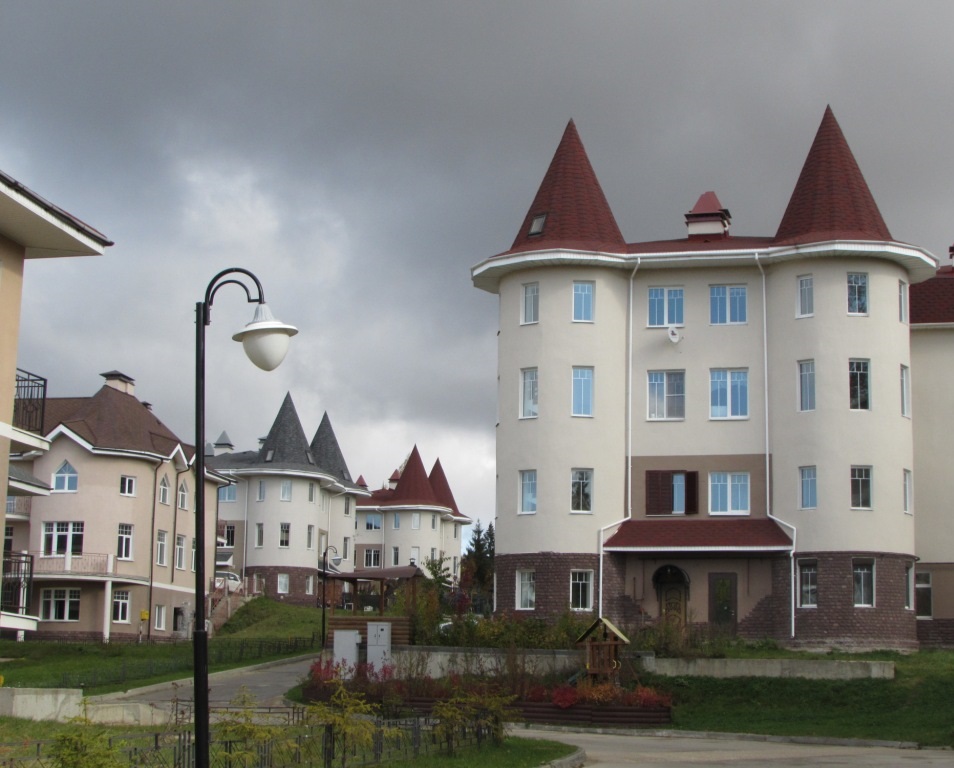 Жилой комплекс Заповедное озеро двухуровневых квартир, таунхаусов и коттеджей на берегу озера Круглое в Дмитровском районе Московской области