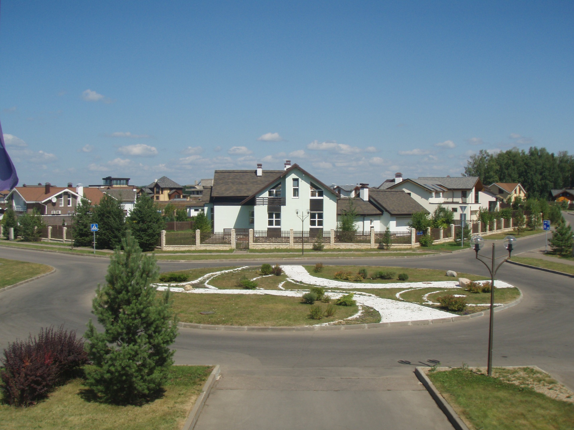 Уважаемые посетители данного сайта, это не «замануха», объект был в реализации нашей компании, если Вы хотите приобрести аналогичный лот, или у Вас есть потребность в реализации объекта, в Вашей собственности в данной локации или ближайших районах, пожалуйста обращайтесь, комиссия (вознаграждение) нашего экспертного бюро составит от 1 до 5 % от стоимости объекта на день подписания договора купли-продажи недвижимости. Уважаемый посетитель данного сайта, если Вы дошли до минуты, когда смотрите этот текст, вероятно у Вас есть интерес к данному жилому комплексу, а по сему, пожалуйста сделайте звонок по номеру телефона 89154654323, чтобы узнать подробности и если пожелаете реализовать свою недвижимость.